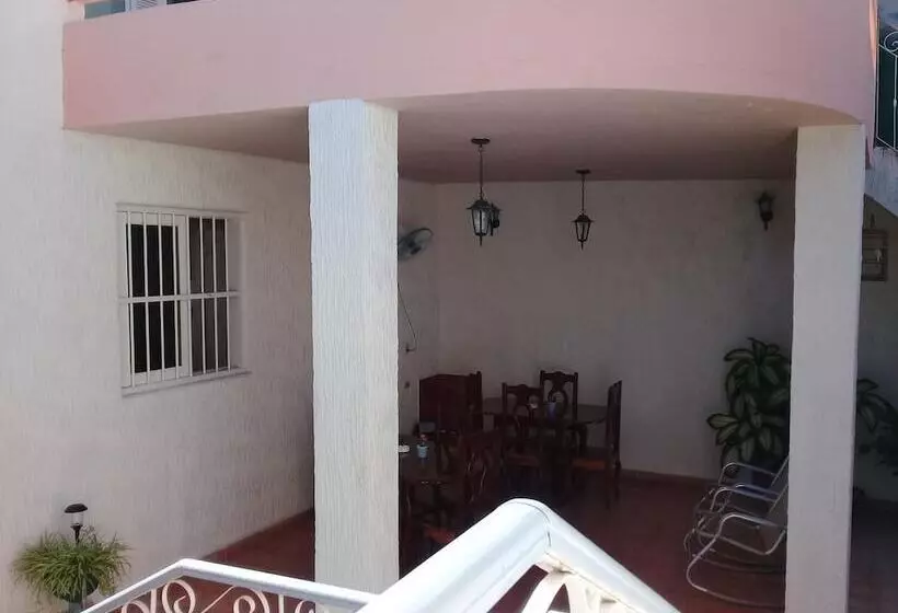 ペンション Hostal Yamluis