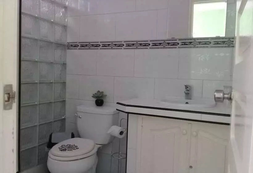 ペンション Hostal Yamluis