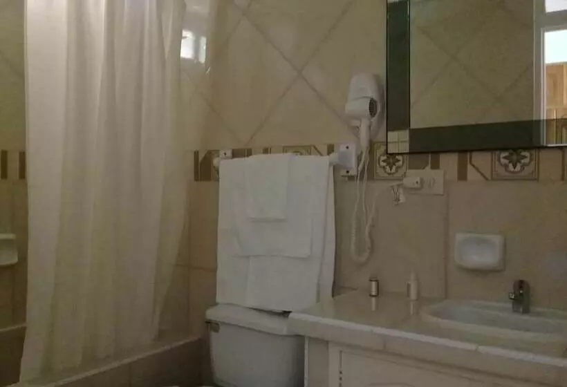 ペンション Hostal Yamluis