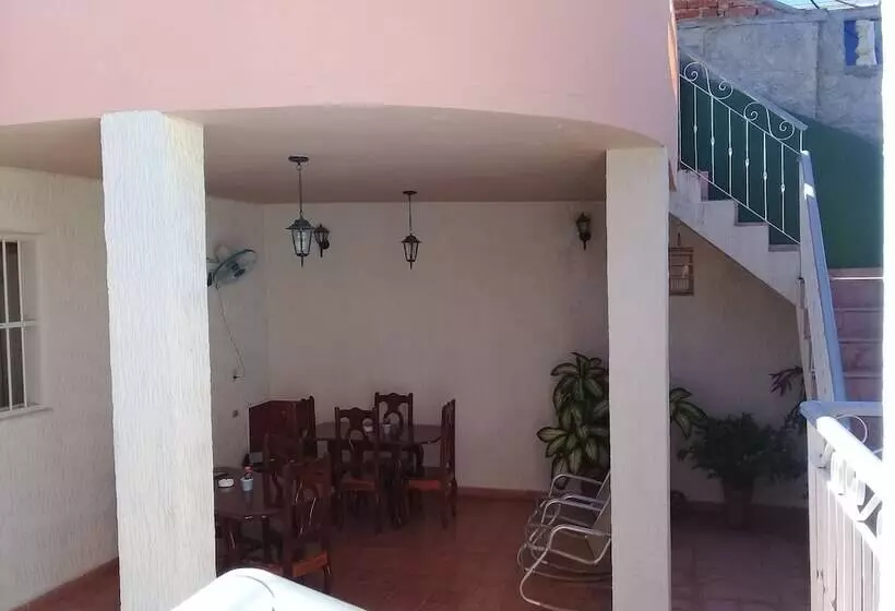 ペンション Hostal Yamluis