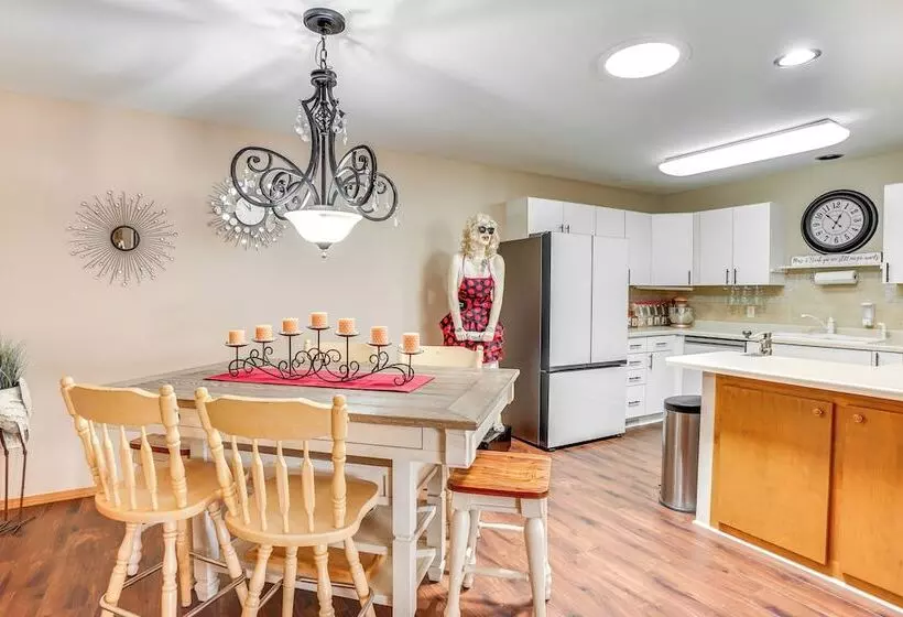 Pet Friendly Sheboygan Home: 4 Mi To Lake Michigan