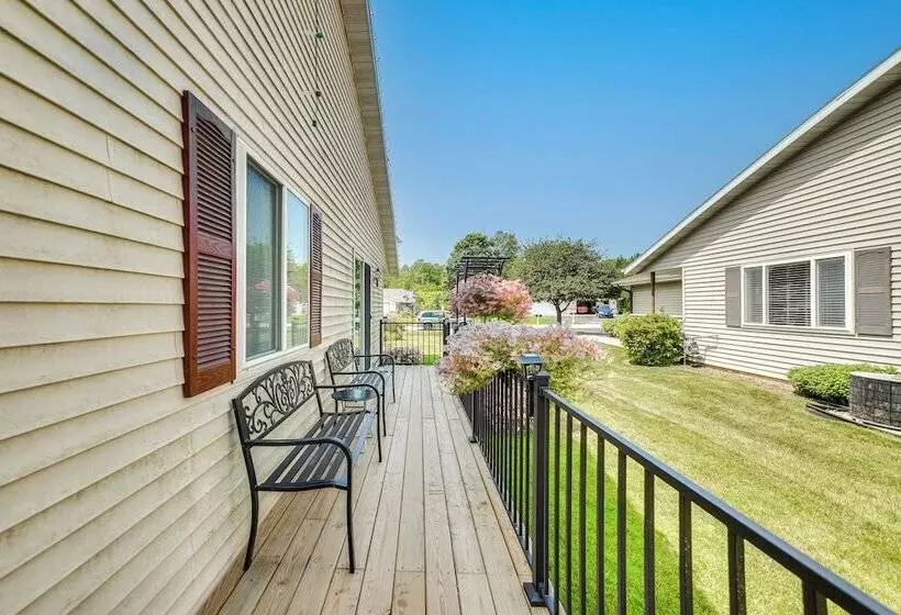 Pet Friendly Sheboygan Home: 4 Mi To Lake Michigan