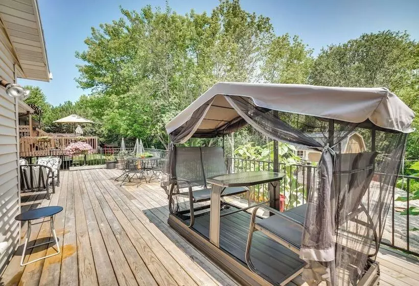 Pet Friendly Sheboygan Home: 4 Mi To Lake Michigan