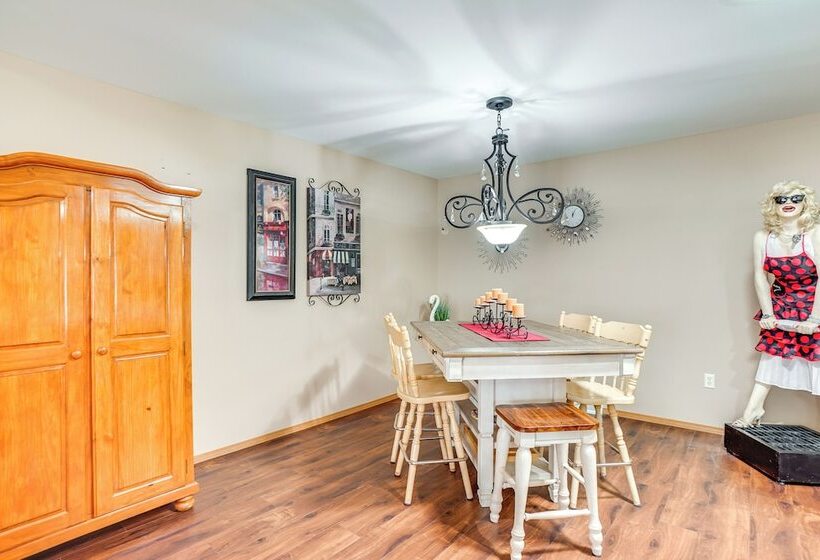 Pet Friendly Sheboygan Home: 4 Mi To Lake Michigan