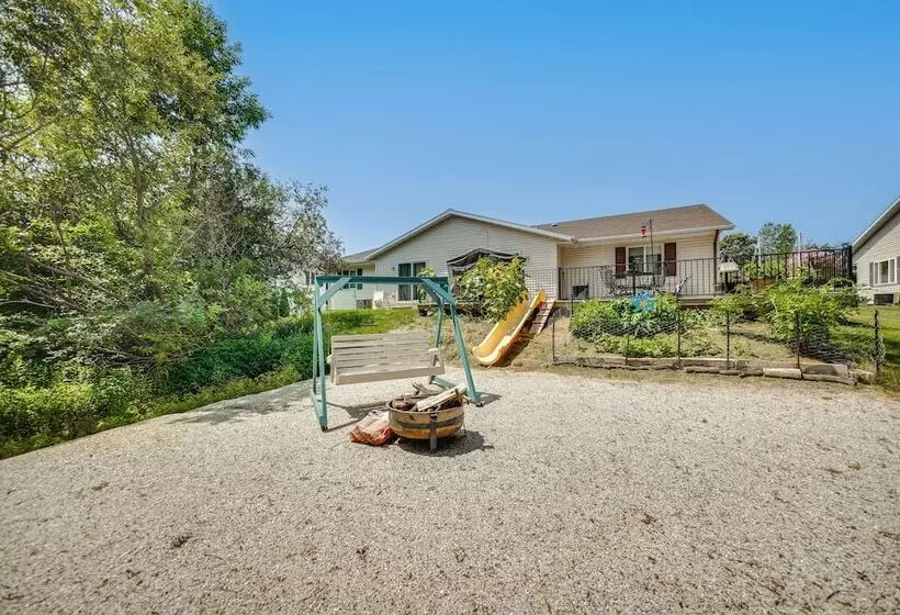 Pet Friendly Sheboygan Home: 4 Mi To Lake Michigan