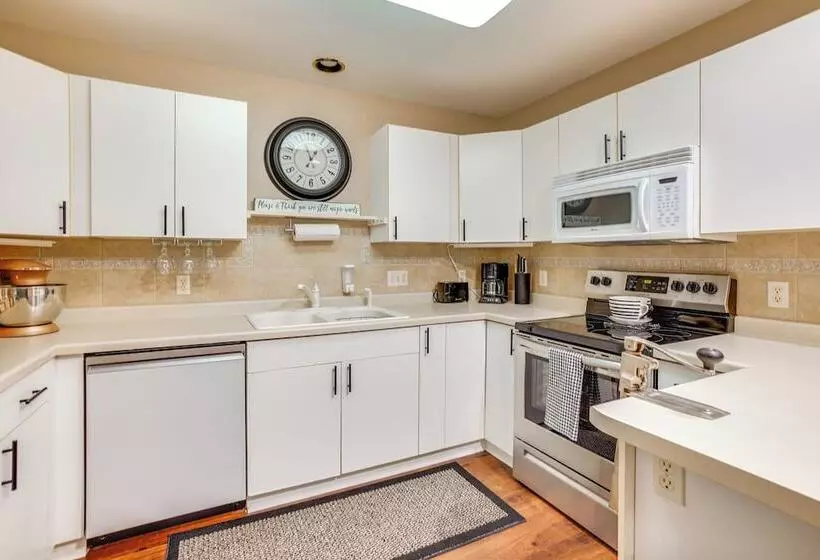 Pet Friendly Sheboygan Home: 4 Mi To Lake Michigan