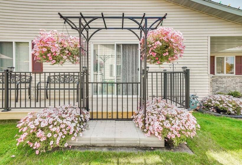 Pet Friendly Sheboygan Home: 4 Mi To Lake Michigan