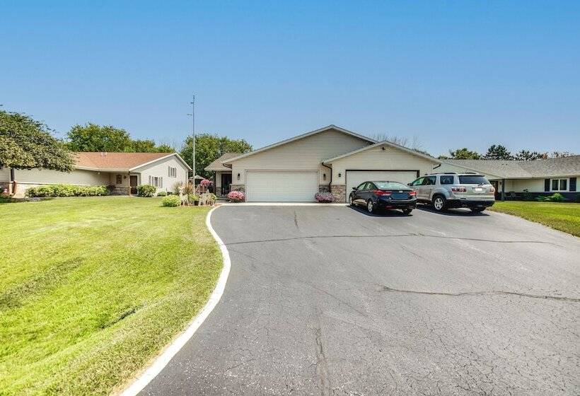 Pet Friendly Sheboygan Home: 4 Mi To Lake Michigan