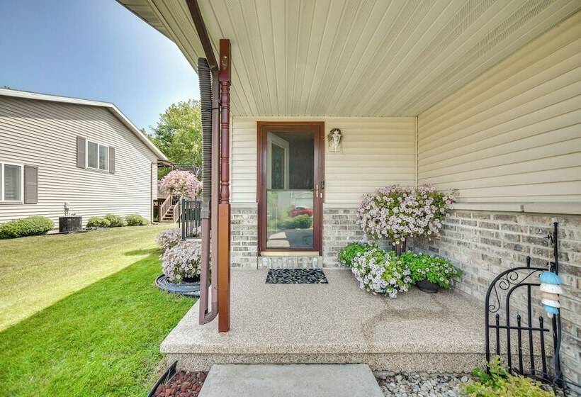Pet Friendly Sheboygan Home: 4 Mi To Lake Michigan