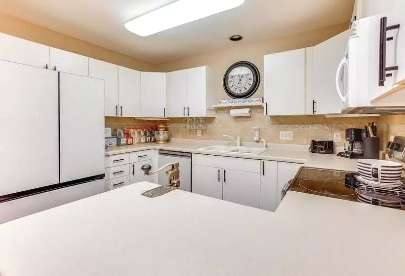 Pet Friendly Sheboygan Home: 4 Mi To Lake Michigan