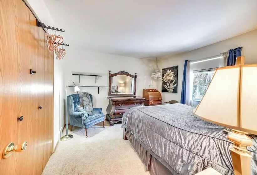 Pet Friendly Sheboygan Home: 4 Mi To Lake Michigan