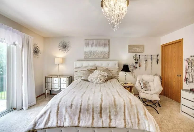 Pet Friendly Sheboygan Home: 4 Mi To Lake Michigan