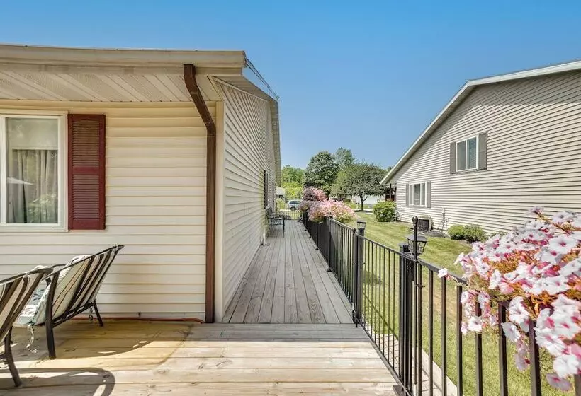 Pet Friendly Sheboygan Home: 4 Mi To Lake Michigan