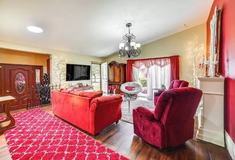 Pet Friendly Sheboygan Home: 4 Mi To Lake Michigan