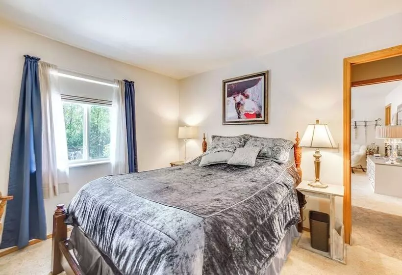 Pet Friendly Sheboygan Home: 4 Mi To Lake Michigan