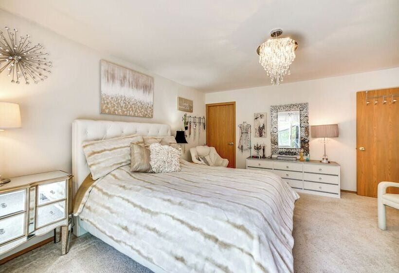 Pet Friendly Sheboygan Home: 4 Mi To Lake Michigan