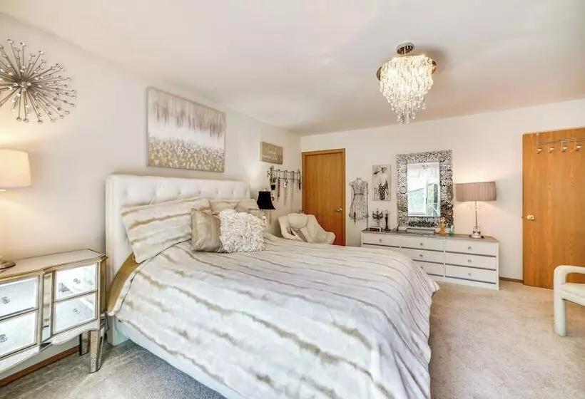 Pet Friendly Sheboygan Home: 4 Mi To Lake Michigan