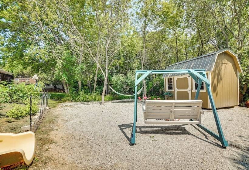 Pet Friendly Sheboygan Home: 4 Mi To Lake Michigan