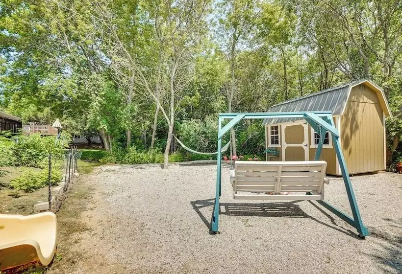 Pet Friendly Sheboygan Home: 4 Mi To Lake Michigan