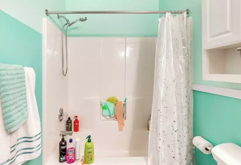 Pet Friendly Sheboygan Home: 4 Mi To Lake Michigan