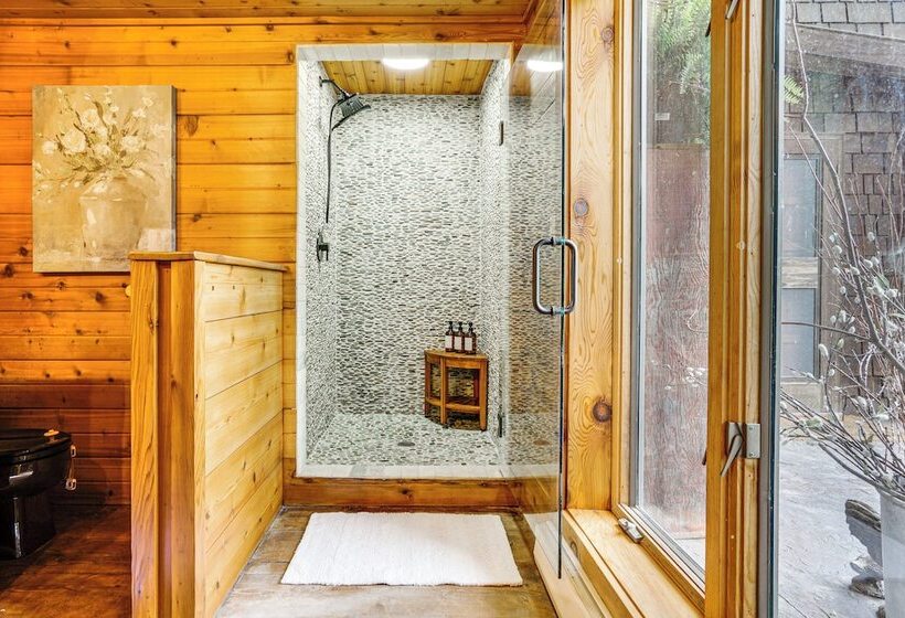 Picturesque Lake Elmo Cottage W/ Barn & Fire Pits!