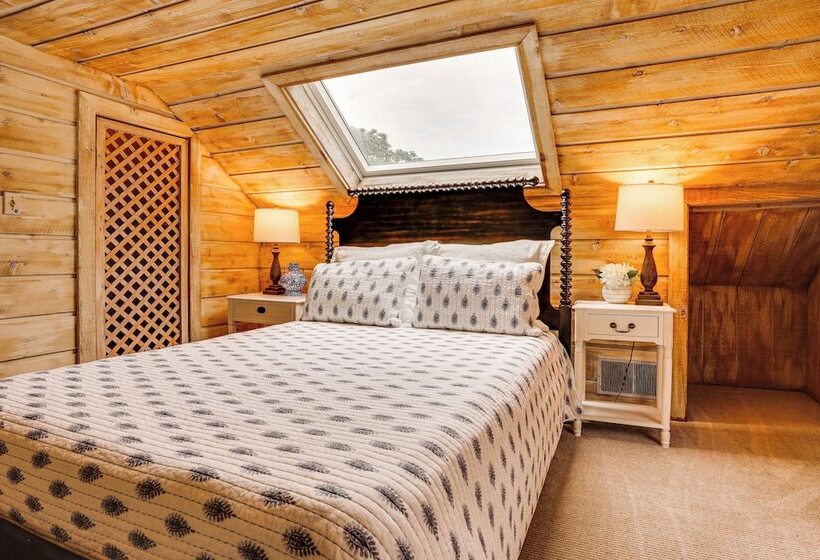 Picturesque Lake Elmo Cottage W/ Barn & Fire Pits!