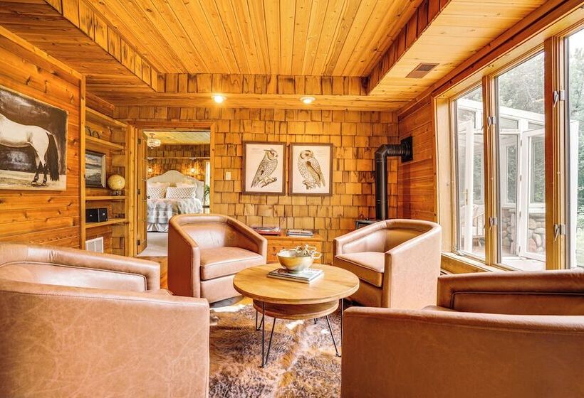 Picturesque Lake Elmo Cottage W/ Barn & Fire Pits!