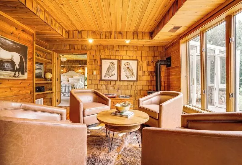 Picturesque Lake Elmo Cottage W/ Barn & Fire Pits!