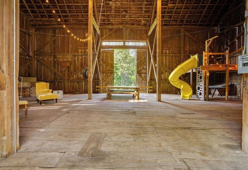 Picturesque Lake Elmo Cottage W/ Barn & Fire Pits!