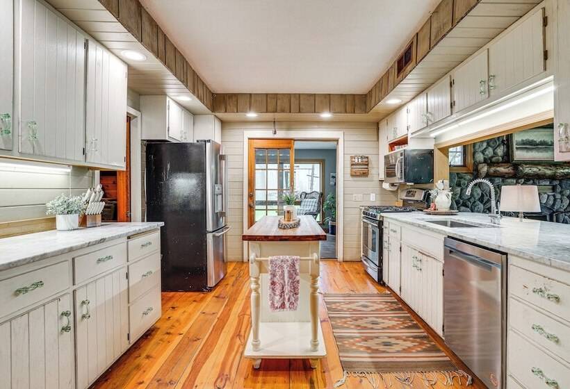 Picturesque Lake Elmo Cottage W/ Barn & Fire Pits!