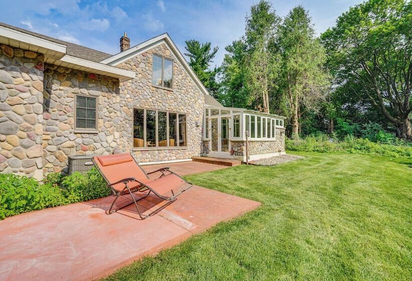 Picturesque Lake Elmo Cottage W/ Barn & Fire Pits!