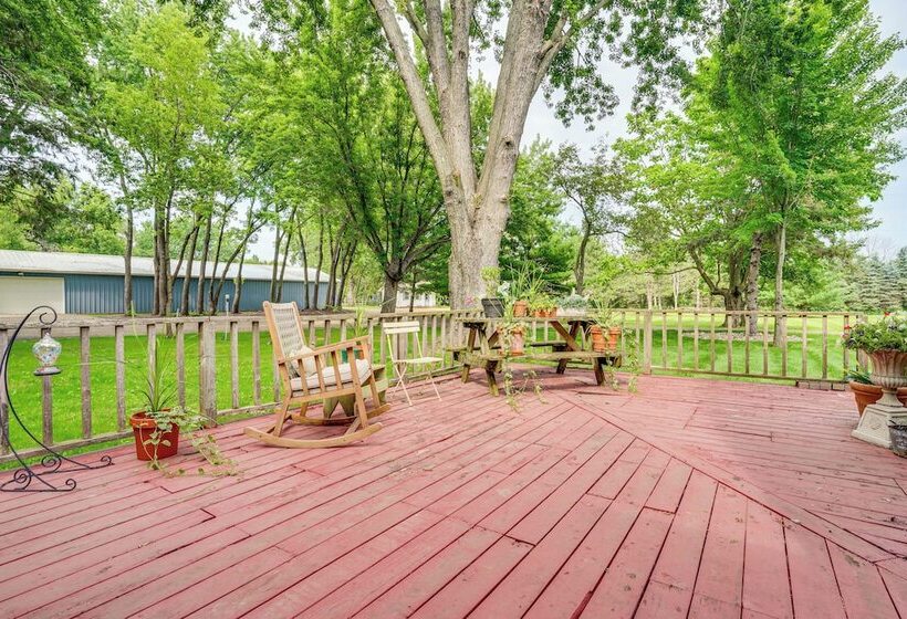 Picturesque Lake Elmo Cottage W/ Barn & Fire Pits!