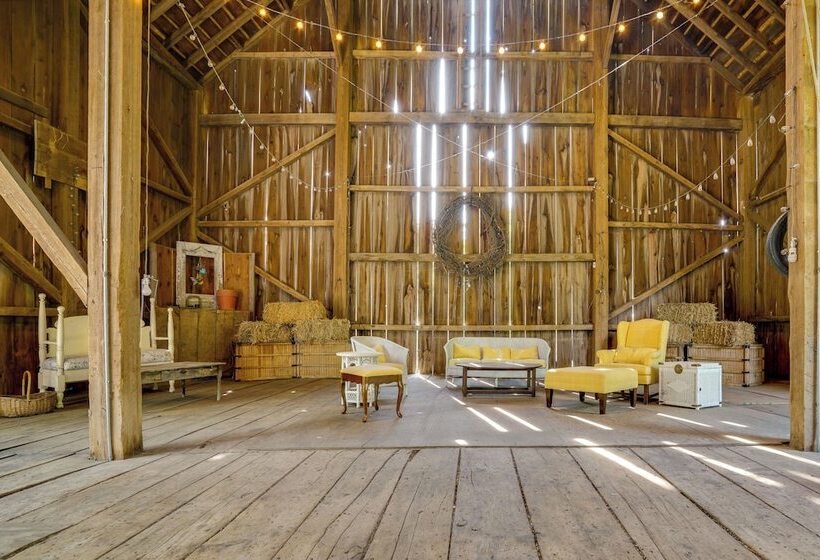 Picturesque Lake Elmo Cottage W/ Barn & Fire Pits!