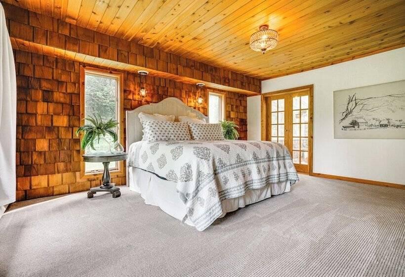 Picturesque Lake Elmo Cottage W/ Barn & Fire Pits!