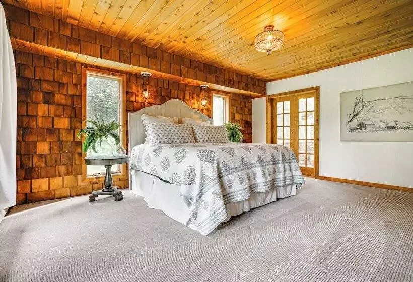 Picturesque Lake Elmo Cottage W/ Barn & Fire Pits!