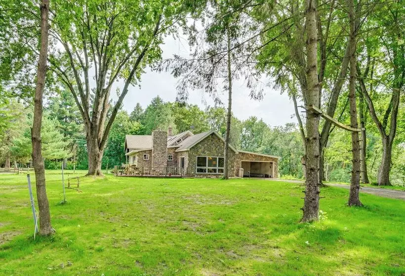 Picturesque Lake Elmo Cottage W/ Barn & Fire Pits!