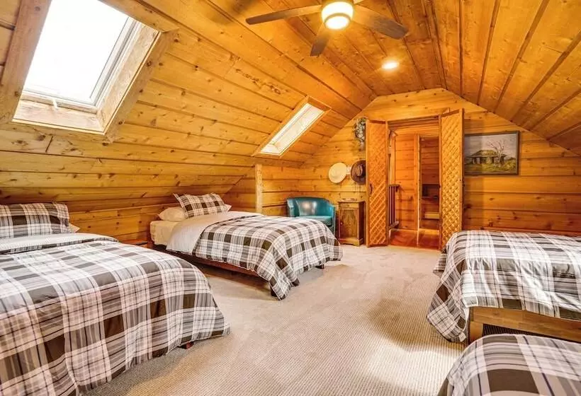 Picturesque Lake Elmo Cottage W/ Barn & Fire Pits!