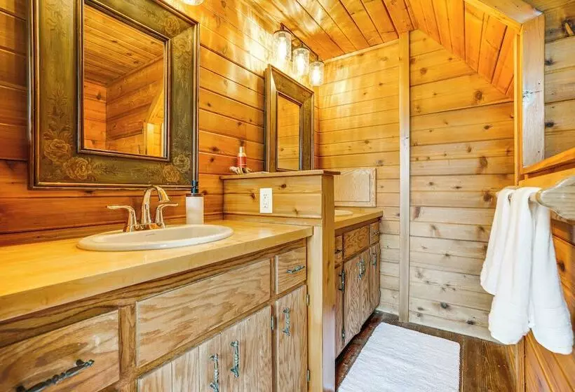 Picturesque Lake Elmo Cottage W/ Barn & Fire Pits!