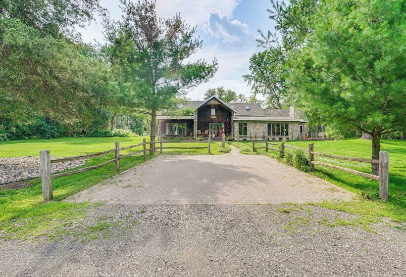Picturesque Lake Elmo Cottage W/ Barn & Fire Pits!