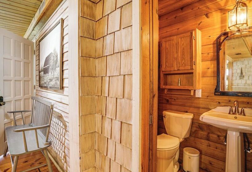 Picturesque Lake Elmo Cottage W/ Barn & Fire Pits!