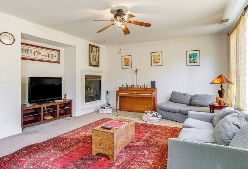 Spacious Fairfield Retreat   Near Six Flags!