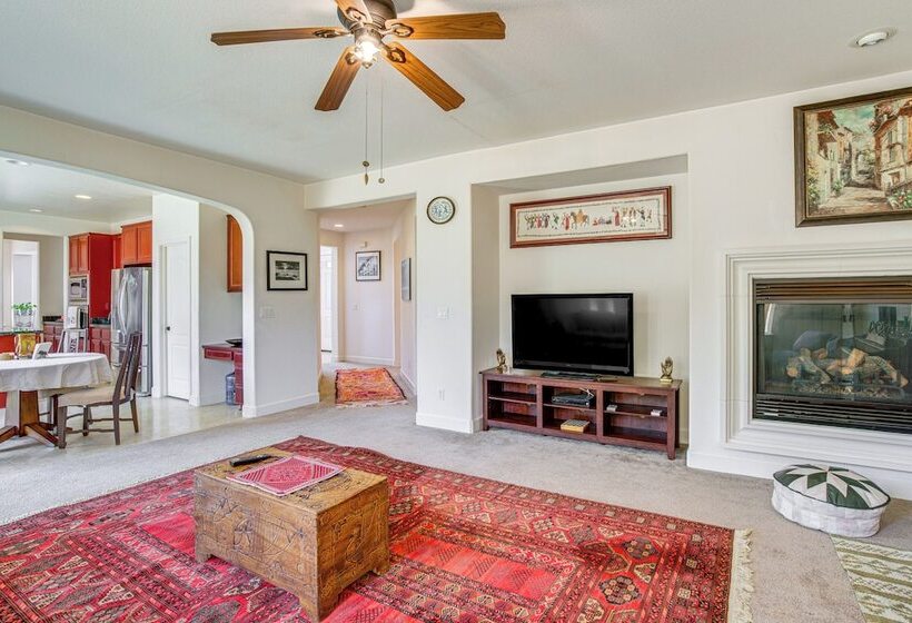 Spacious Fairfield Retreat   Near Six Flags!