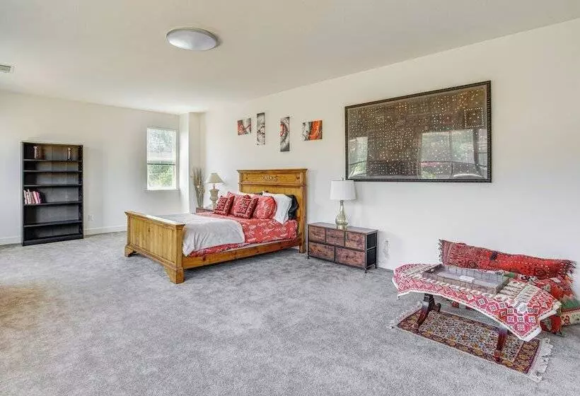 Spacious Fairfield Retreat   Near Six Flags!