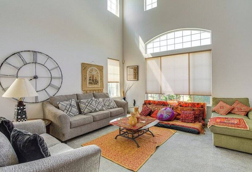 Spacious Fairfield Retreat   Near Six Flags!