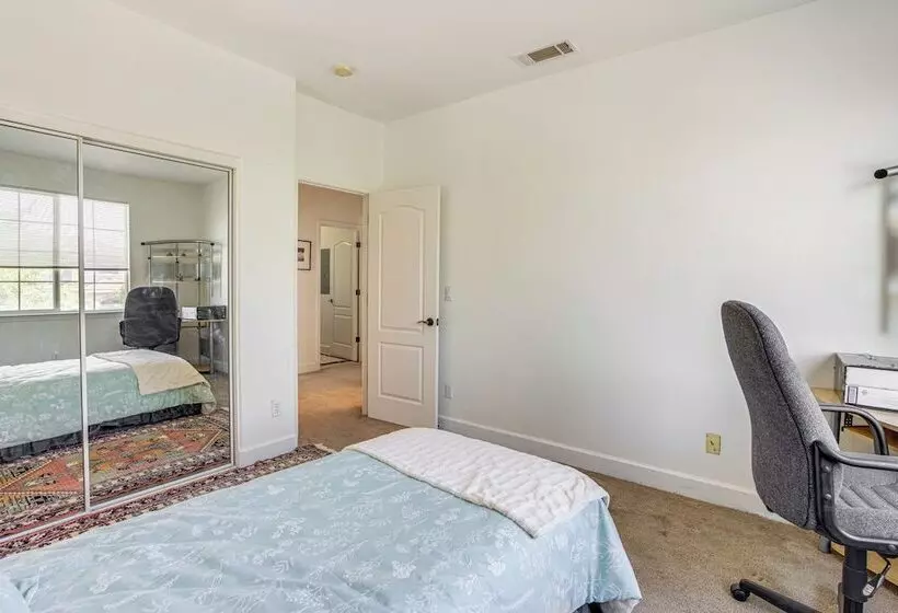 Spacious Fairfield Retreat   Near Six Flags!
