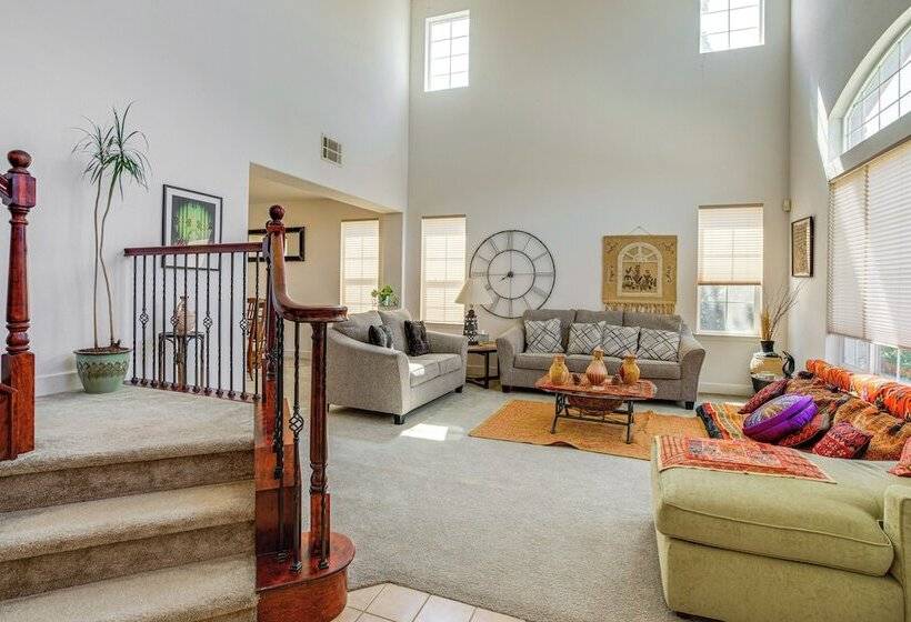 Spacious Fairfield Retreat   Near Six Flags!