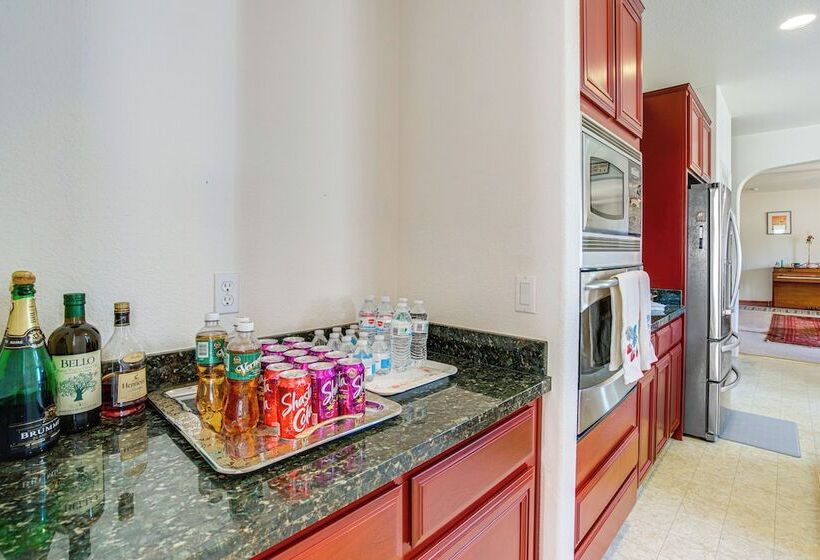 Spacious Fairfield Retreat   Near Six Flags!