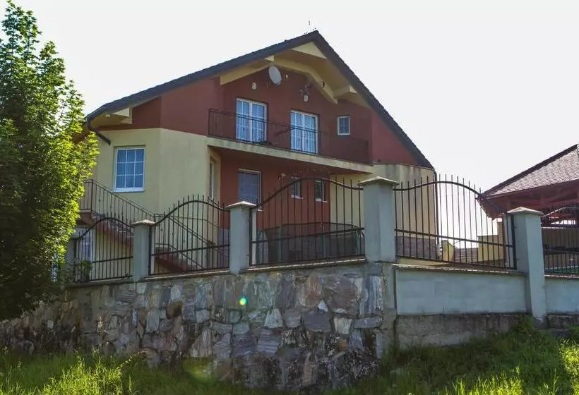 Aamiaismajoitus (B&B) Synergy House