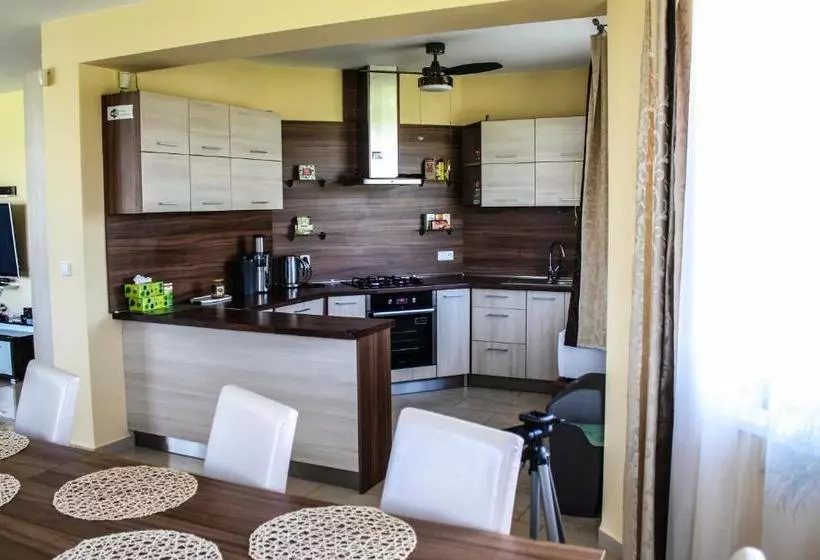 Aamiaismajoitus (B&B) Synergy House