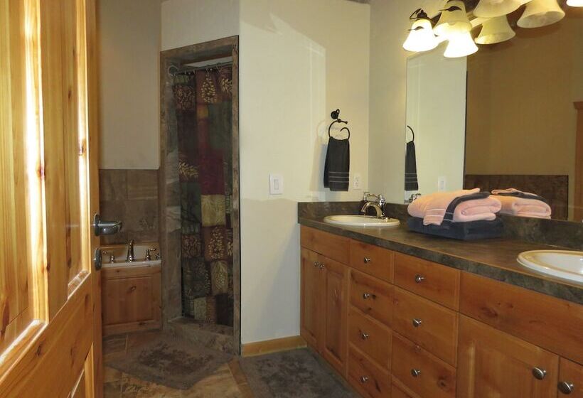 مبيت وإفطار The Hideaway Lodge